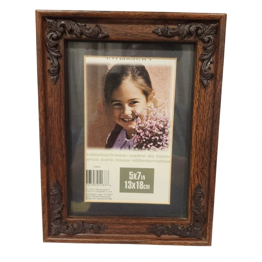 Vintage Intercraft Photo Frames Set of 2 5x7‎ Brown Ornate Carved Wood Grain